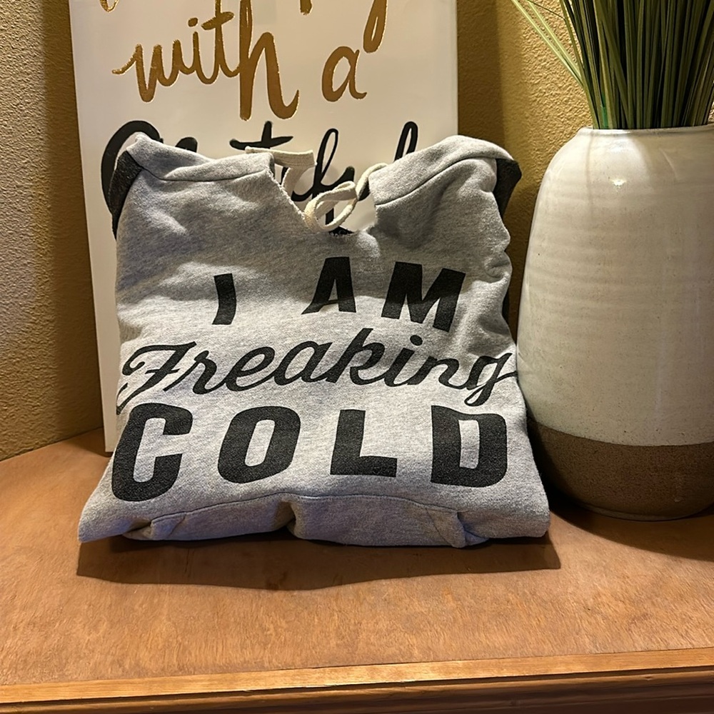 Gently used / Cupshe “I am freaking cold” sweatshirt / womens M